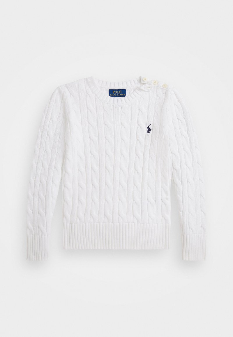 Suéter branco de malha trançada com bainha e punhos canelados, apresentando um decote redondo e detalhe de três botões em um dos ombros. Pequeno logótipo azul-marinho no peito.