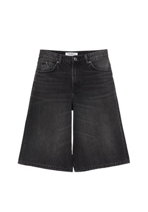 Čierne široké džínové šortky s prednými vreckami, poutkami na opasok, zapínaním na gombíky a vyblednutými detailmi.