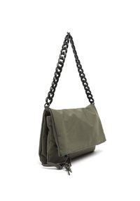 Borsa a spalla in nylon verde oliva con design piatto e una robusta tracolla in catena nera. Presenta una chiusura a zip e una texture in tessuto.