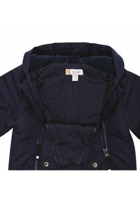 Chaqueta infantil azul marino con forro de fleece, con dobles cremalleras y etiqueta de la marca. Textura suave, cuello redondo y puños elásticos.