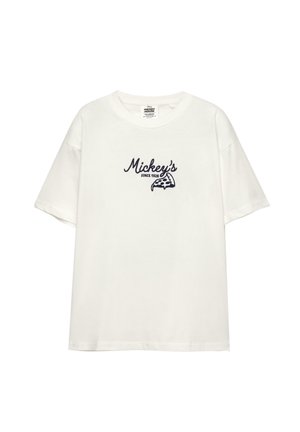 Vit bomullst-shirt med korta ärmar. Har marinblå broderad text "Mickey's" och en pizzagrafik. Enkel rund halsringning.