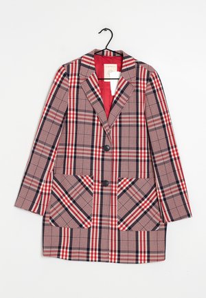 Plaid coat in red, navy, and beige, featuring two front pockets, a single button closure, and a red lining. Designed with a tailored fit.