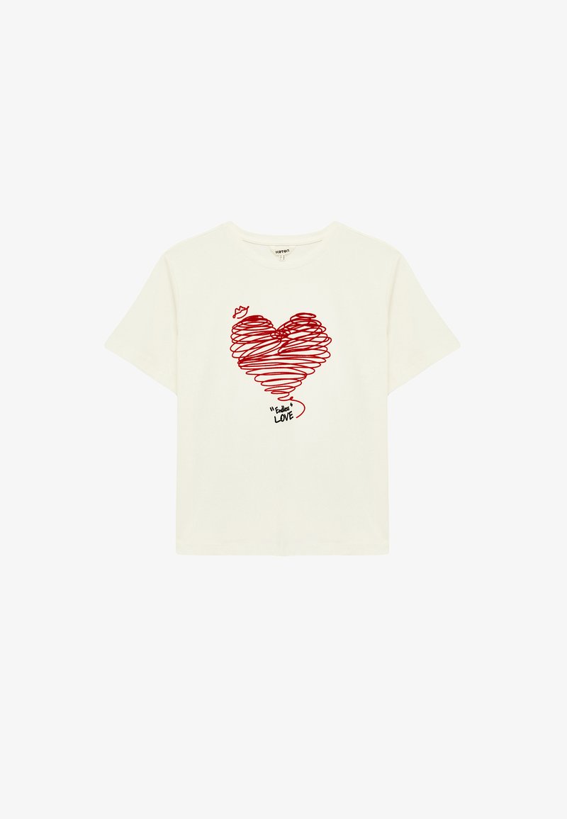 Weißes T-Shirt mit kurzen Ärmeln, verziert mit einem roten Kritzelherz und dem Text „Endless LOVE“ unterhalb des Herzens.