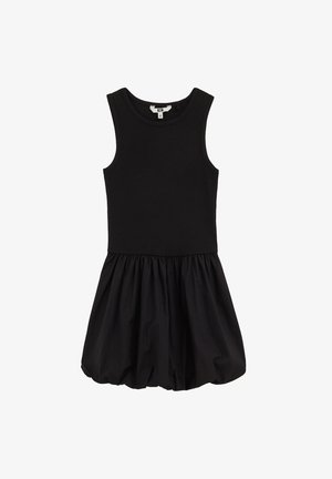 Robe noire sans manches avec corsage côtelé ajusté et jupe bouffante froncée se terminant par un ourlet arrondi.