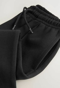 Non sélectionné, black