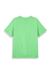 Camiseta de manga corta de algodón de color verde brillante, con cuello redondo y una textura suave. Simple, de color sólido sin patrones ni acentos.