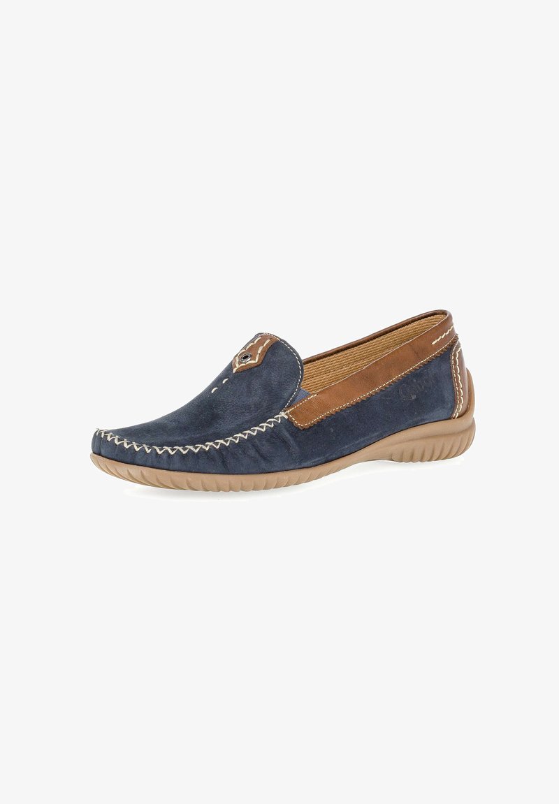 Chaussure décontractée pour homme à enfiler en daim bleu marine avec des accents en cuir marron et des détails cousus beiges, dotée d'une semelle flexible beige.