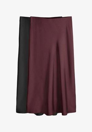 Zwei fließende Röcke: einer in tiefem Burgunderrot und einer in Schwarz. Beide haben eine glatte Textur und ein einfaches, minimalistisches Design.