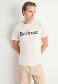 Barbour LOGO TEE - Triko s potiskem - whisper white