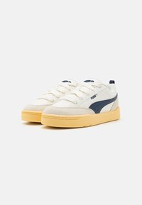 Puma PARK LIFESTYLE UNISEX - Gördeszkacipők - warm white/club navy/alpine snow