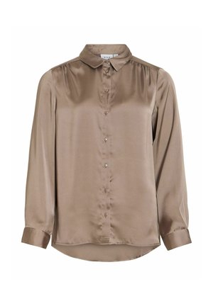 Camisa marrón de satén con botones, mangas largas, cuello clásico, brillo sutil y dobladillo curvo. Cuenta con cierre frontal de seis botones.