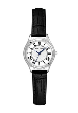 Klasyczny zegarek na rękę z czarnym skórzanym paskiem, srebrną kopertą, białą tarczą, czarnymi cyframi rzymskimi oraz niebieskimi wskazówkami godzinową, minutową i sekundową wskazującymi godzinę 10:10:33.