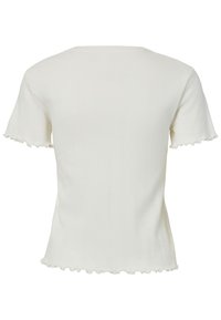 Biely krátky rukáv rebrovaný pletený top s vlnitými okrajmi na rukávoch a spodnom leme, zobrazený zozadu.