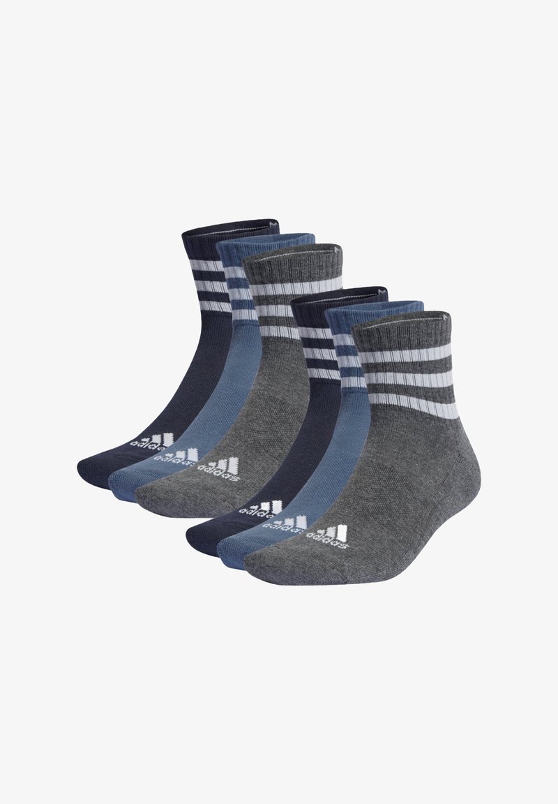 Set van vijf paar crew-length sokken in marineblauw, grijs en lichtblauw; met gestreepte patronen en logo op de teen. Gemaakt van zacht materiaal.