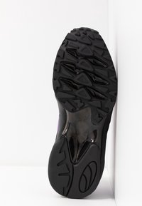 Puma Sneakers - purple