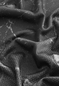 Next ACTIVE TIE DYE - Marškinėliai su spaudiniu - mottled black