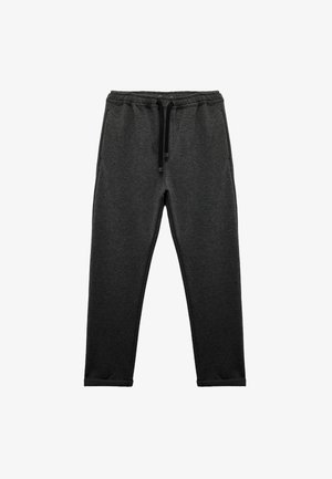 Grå sweatpants lavet af blødt stof, med en elastisk talje og en sort snor samt sidelommer. Lige ben.