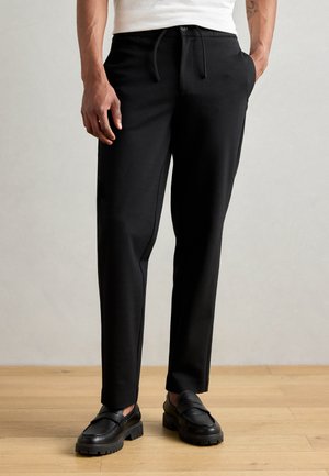 SUPERFLEX RELAXED FIT PANTS - Pantalon classique - black