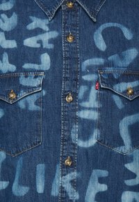 Levi's® RELAXED WESTERN - Shirt - art saves lives