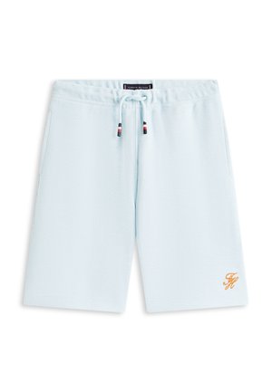 Pantaloni scurți tricotati bleu deschis cu talie elastică și șnur, etichetă cu logo-ul Tommy Hilfiger pe talie și inițialele FH brodate portocaliu pe piciorul stâng.