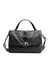 Borsa a tracolla nera in pelle con finitura texturizzata, hardware argentato, chiusura a pattina e tracolla regolabile a strisce multicolori.