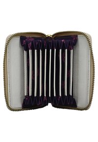 Ritstas in lichtbeige met een interieur met paarse bloemenpatroon. Voorzien van accordeonstijl vakken voor kaarten en een soepele textuur.