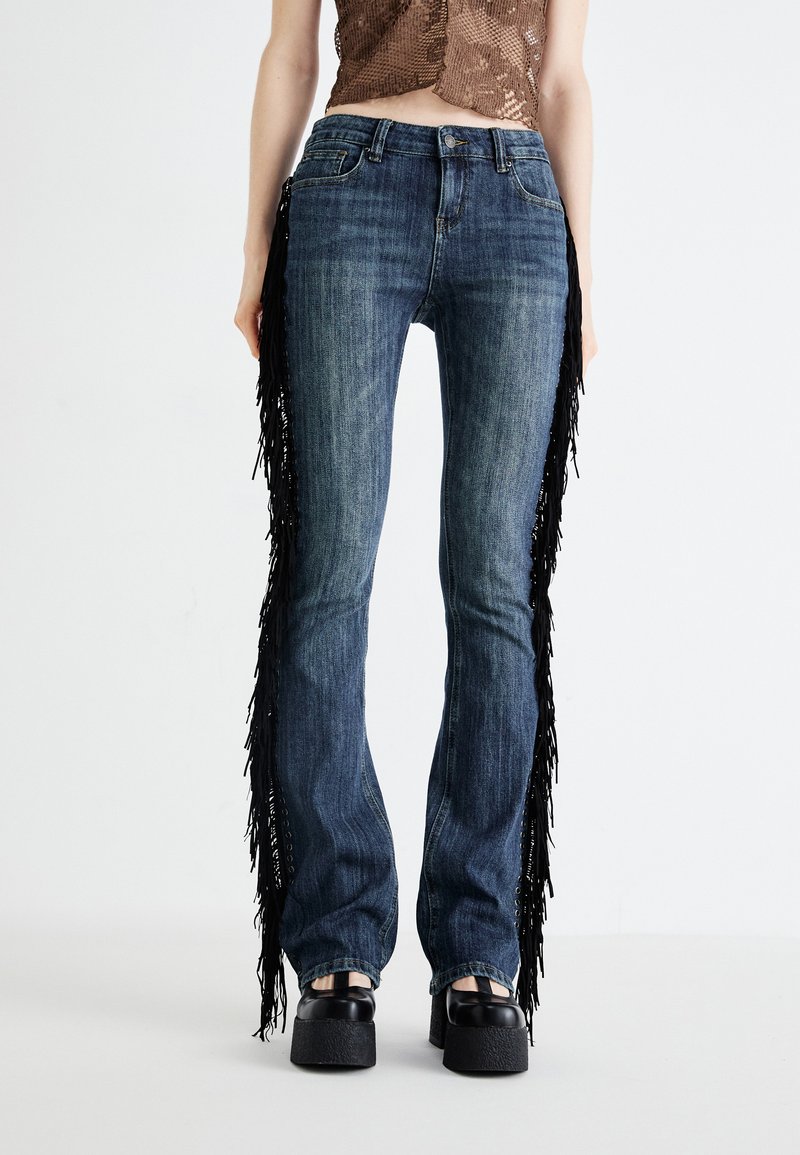 Jaded London DARK WASH FRINGE COOPER  - Bootcut piegriezuma džinsi - denim