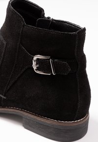 Pier One Botines bajos - black