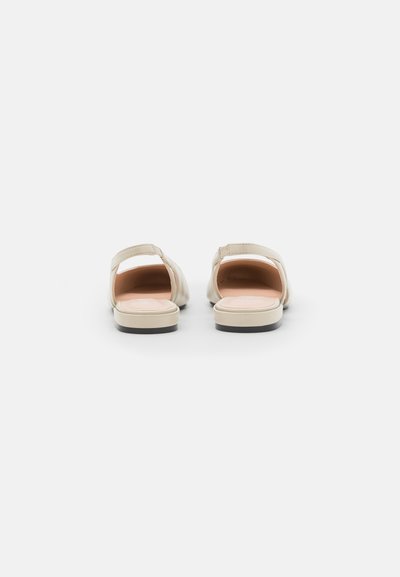 Stuart Weitzman SLEEK SLINGBACK - Balerinos stiliaus laivutės su kulno dirželiu - oat/black
