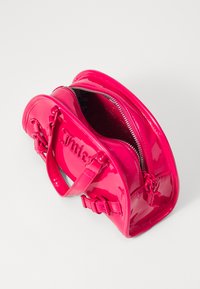 Juicy Couture KENDAL SMALL BOWLING UNISEX SET - Handbag - vivacius/fuxia