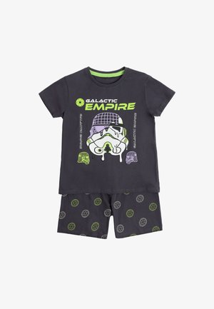 Conjunto de dos piezas para niños en gris oscuro con el texto "Imperio Galáctico" y un casco de stormtrooper estilizado en la camiseta, pantalones cortos estampados con emblemas circulares.