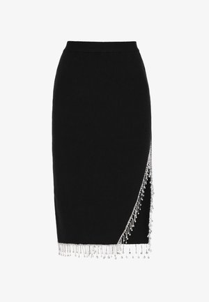 Zwarte geribbelde penrok met een zijsplit versierd met watervalletjes van zilveren kralen voor decoratieve details. Zachte textuur en aansluitend ontwerp.