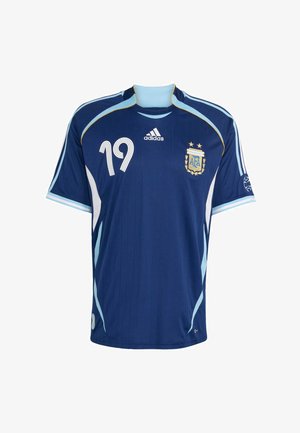 Mørkeblå Argentinsk fodboldtrøje med nummer 19, Adidas-logo, AFA-emblem og lyseblå og hvide detaljer.