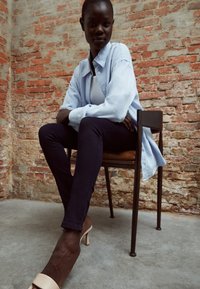 Selecionado, mid dark denim