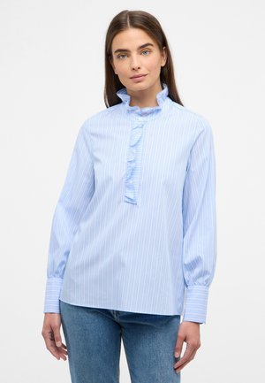 Hellblau gestreifte Bluse mit einem Rüschensaumkragen und Knopfleiste. Lange Ärmel mit Manschettenakzenten, aus glattem Stoff gefertigt.