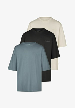 Drei T-Shirts in einer gestapelten Anordnung. Farben: hellgrau, schwarz und dunkelblaugrün. Hergestellt aus weichem Stoff mit einem lockeren Schnitt.