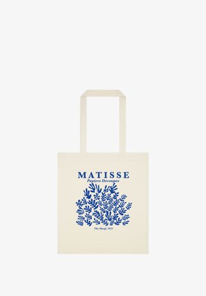 Borsa tote beige con motivo astratto di foglie blu e testo "MATISSE Papiers Découpés The Sheaf, 1953" stampato sul davanti.