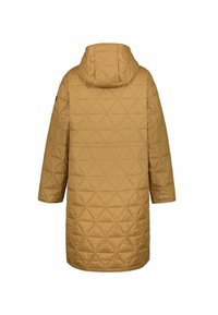 Quiltad senapsgul jacka med huva, med ett triangulärt mönster och långa ärmar. Designen är avslappnad passform och medellång.