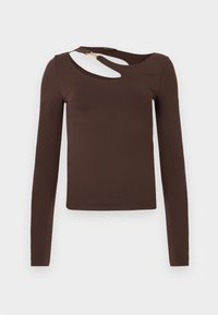 Maglietta marrone a maniche lunghe realizzata in tessuto elasticizzato, con un design a ritaglio sul collo e un dettaglio con zip dorata sulla spalla.