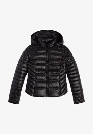 Černá prošívaná puffer bunda s předním zipem a připojenou kapucí, s vodorovnými a diamantovými prošívanými vzory na rukávech a těle.