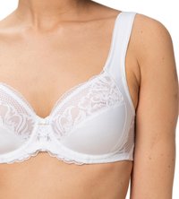Witte bh met kanten cups met bloemendessins, een gladde onderband, brede schouderbanden en een decoratieve strik in het midden.