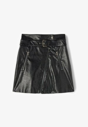 Mini gonna in pelle nera con vita con cintura, due tasche con zip, una texture elegante e un taglio A-line definito. Zip sul davanti per un tocco di stile.