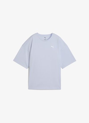 Tricou cu maneci scurte, de culoare albastru deschis, fabricat dintr-un material moale, având un decolteu rotund și un mic logo alb Puma pe piept.