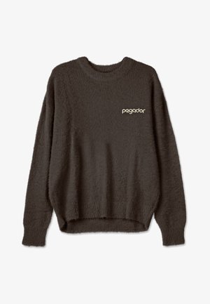 Tumepruun pehmea tikandiga kootud kampsun pikade varrukatega ja "pegador" logo brodeeritud vasakul rinnal.