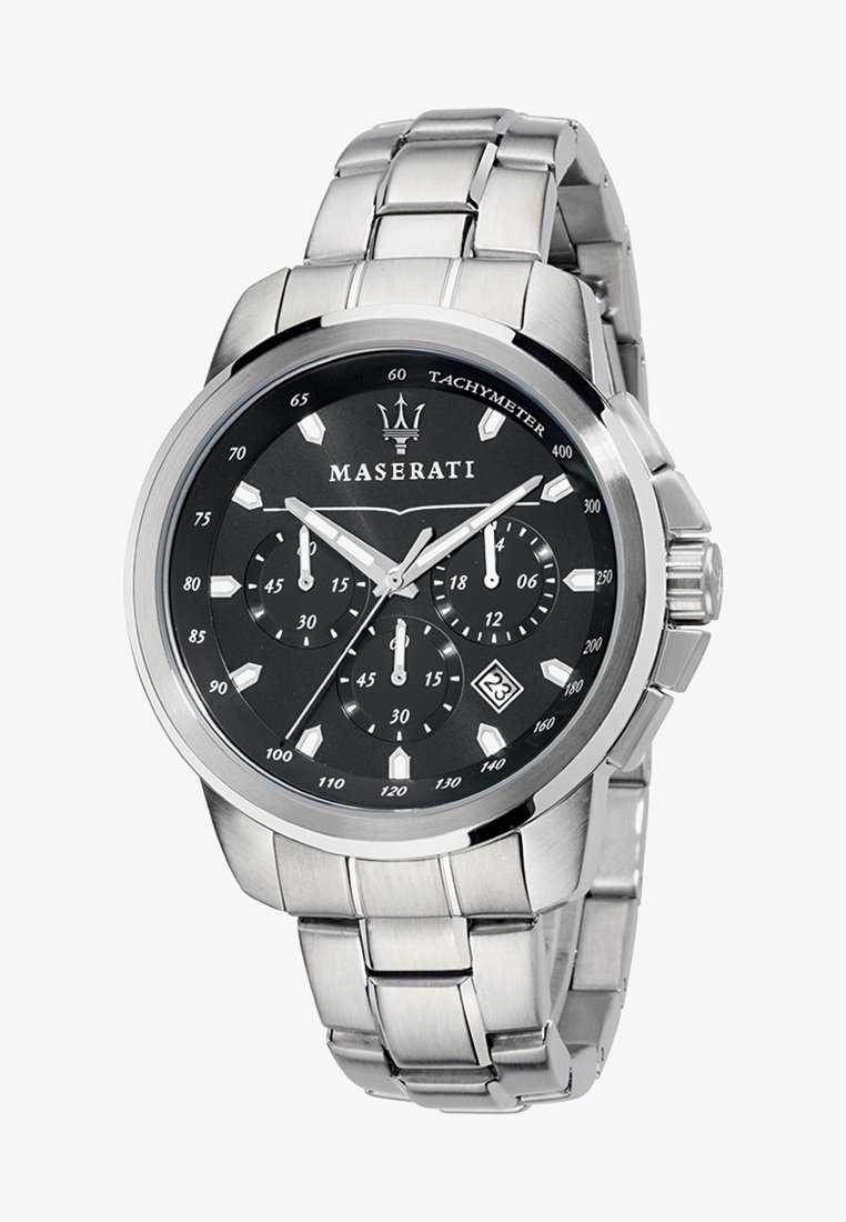 Orologio in acciaio inossidabile con quadrante nero, tre sottoquadranti, finestra per la data e tachimetro. Bracciale con maglie larghe e indici delle ore sfaccettati.