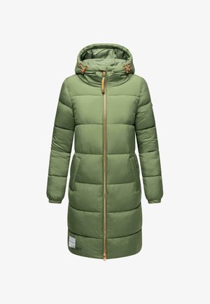 Zöld pufi kabát, kapucnival, elülső cipzárral, oldalsó zsebekkel és aranyszínű kiegészítőkkel. Az anyag sima, steppelt mintázattal.