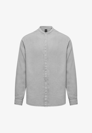 Jasnoszara, długorękawowa koszula zapinana na guziki, z kołnierzykiem typu mandarynka i mankietami na guziki, prezentowana na białym tle.