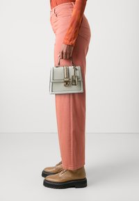 ALDO MARTISSA - Kézitáska - beige
