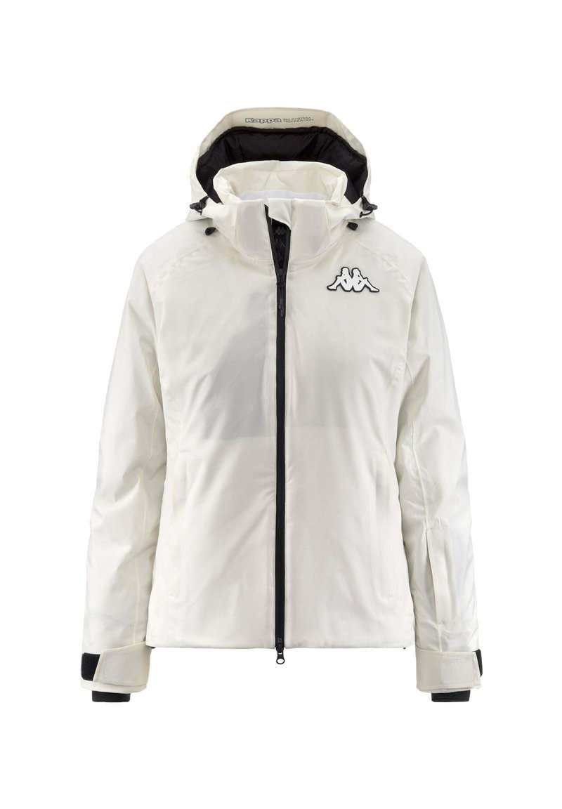Giacca impermeabile bianca con zip nera e logo Kappa. Presenta un cappuccio e polsini elastici per una vestibilità regolabile. Texture liscia, senza motivi.