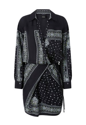 Vestido negro de manga larga, con un patrón de paisley en blanco y verde. Fabricado en una tela suave con un diseño envolvente y un cinturón de cintura ajustable.